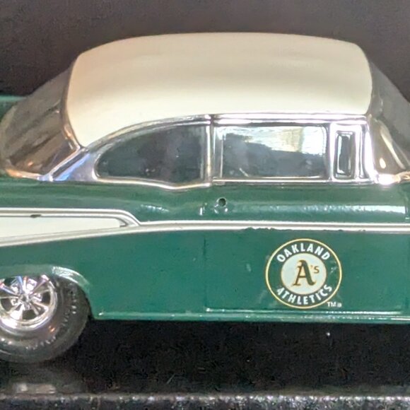 Oakland Athletics MLB Ertl Collectibles 1:24 Scale DieCast 1957 Chevy Bank - Picture 4 of 8